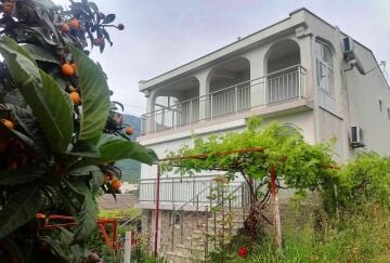 House For Sale in Bar City, Veliki Pjesak/Dobra Voda, 222 m², 6 Bedrooms