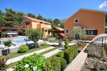 A Beautiful Double Villa Complex for Sale in Herceg Novi, Mojdež, 600 m² (Buildings 266 m²)