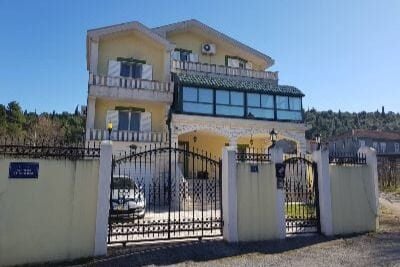 Villa for Sale in Podgorica, Gorica, Zagorič, 489 m² (Plot 750 m²)