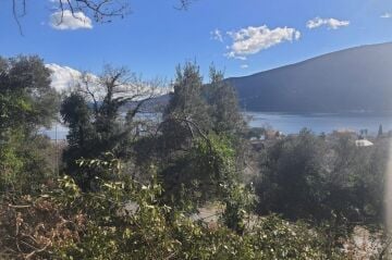 Land for Sale in Herceg Novi, Kumbor, 889 m²