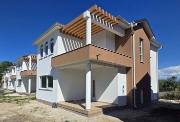 Villa for Sale in Ulcinj, Gornji Štoj, 172 m² (lot 271 m²)