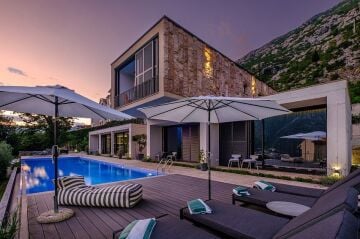 Villa / House For Sale in Montenegro – Kotor – Dobrota – 419 m2
